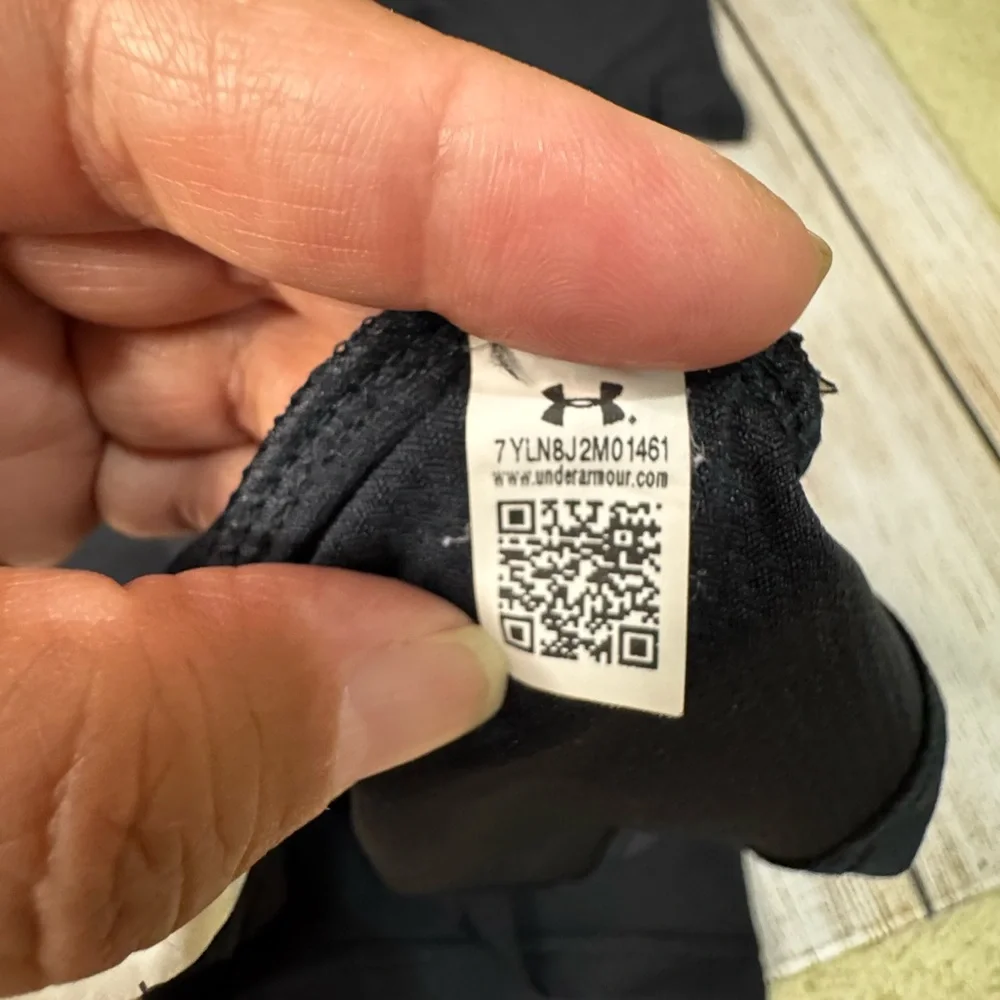 Pre-Loved Boy's Under Armour Polo Shirt Black HeatGear YXL